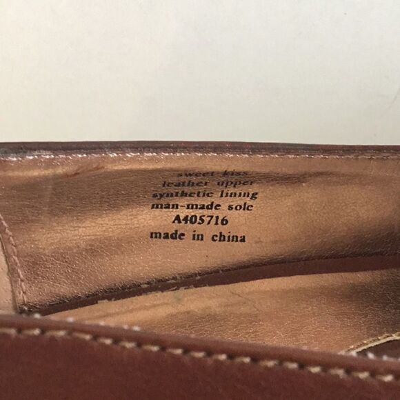 KENNETH COLE career shoe in brown with 2 1/2” heel - Picture 7 of 8